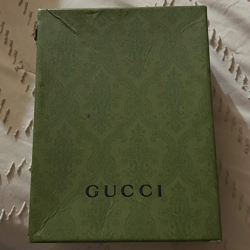 Gucci Beige Monogram Shoulder Bag with Green-Red Strap - Picture 7 of 9